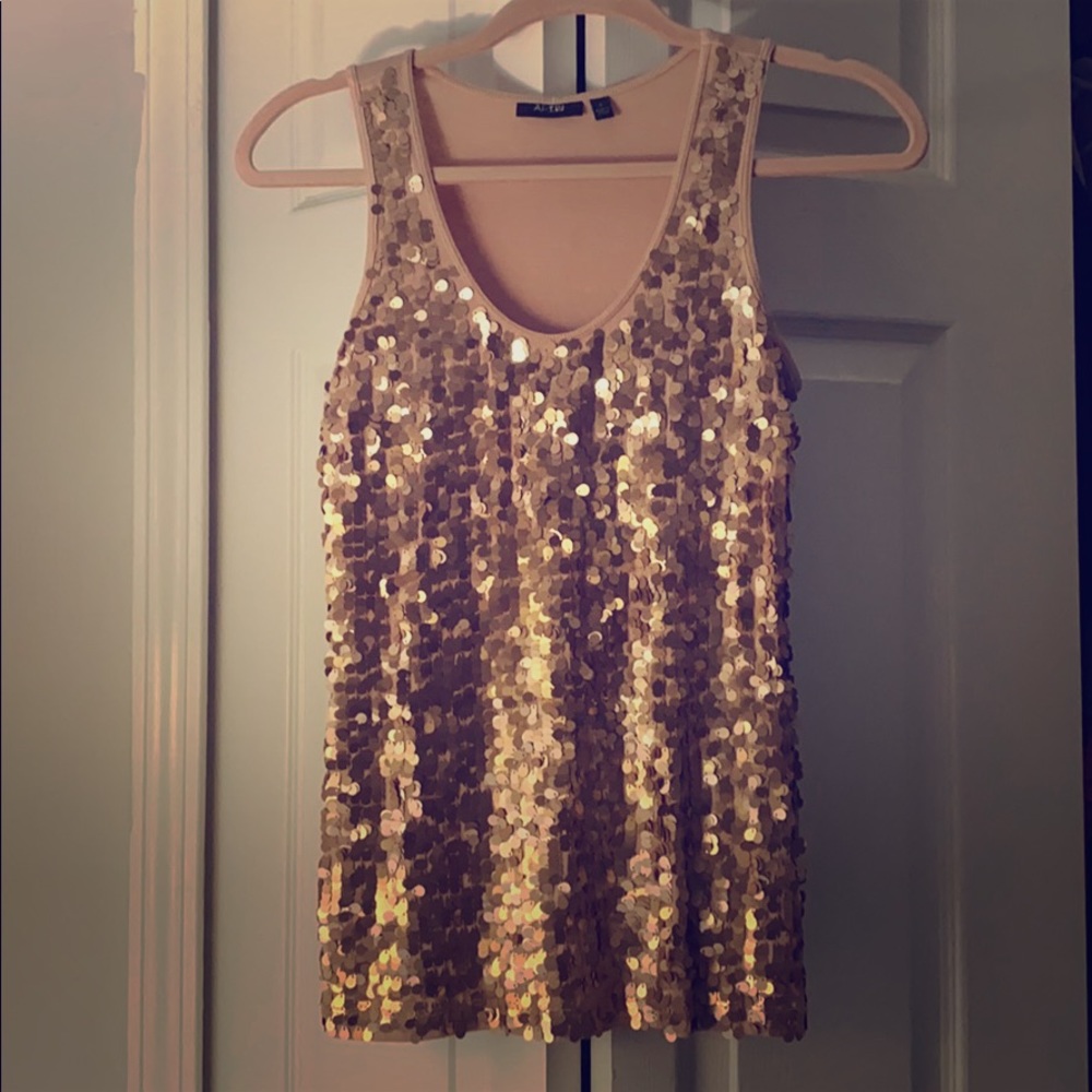 Sequin tank